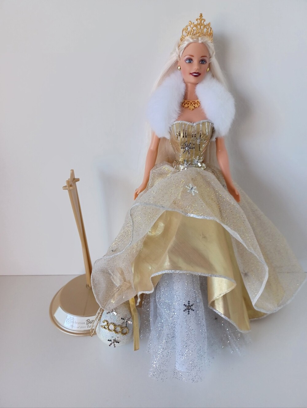 Celebration Barbie Special 2000 Edition Gold Dress With Stand‎ And Ornament Toy - Picture 9 of 9